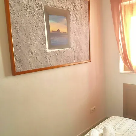 Center House Apartment *